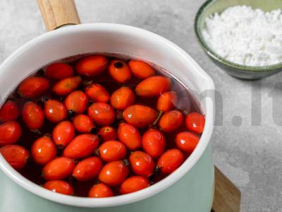 Šviežių erškėčių kisielius Žingsnis 1