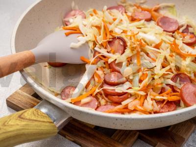 Kvapni solianka su dešrelėmis ir kopūstais Žingsnis 1