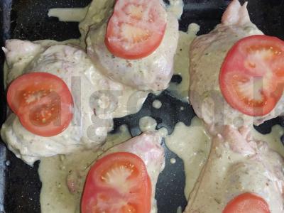 Kepti vištienos šlaunelės su pomidorais ir sojų padažu Žingsnis 2