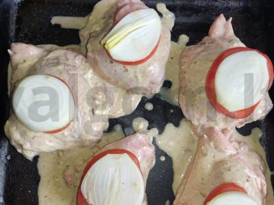 Kepti vištienos šlaunelės su pomidorais ir sojų padažu Žingsnis 3