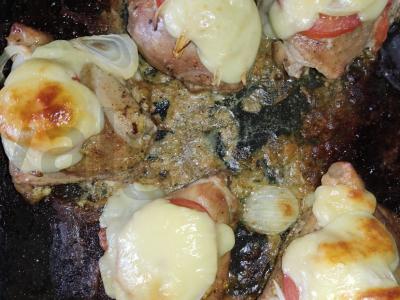 Kepti vištienos šlaunelės su pomidorais ir sojų padažu pagrindine nuotrauka