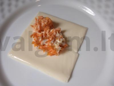 Užkandis „Lelijos“ su lydytu sūriu ir morkomis Žingsnis 3