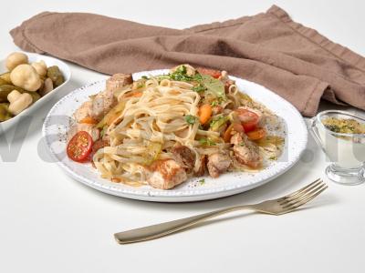 Daržovių troškinys su makaronais pagrindine nuotrauka