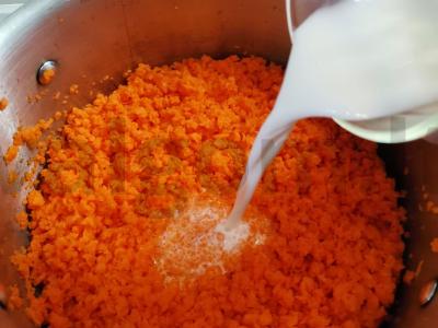 Morkų kotletai su manų kruopomis ir džiūvėsėliais Žingsnis 2