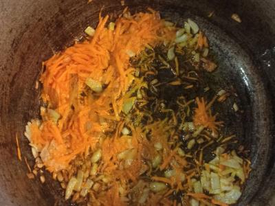 Kopūstai troškinti su dešrelėmis Žingsnis 1