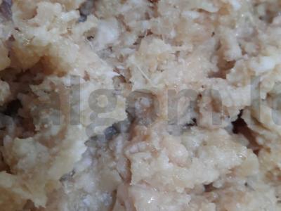 Žuvies kotletai su manų kruopomis Žingsnis 1