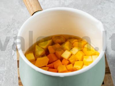 Moliūgų tyrės sriuba daržovių sultinyje Žingsnis 2