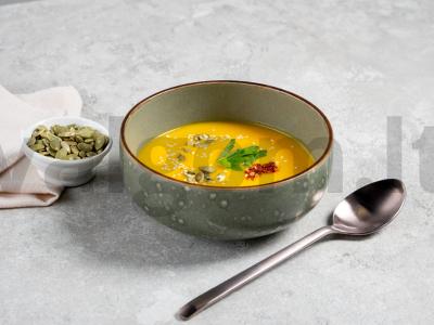 Moliūgų tyrės sriuba daržovių sultinyje pagrindine nuotrauka