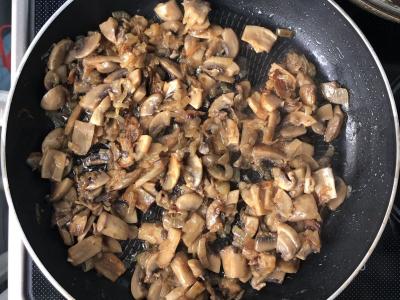 Troškinti grybai savo sultyse pagrindine nuotrauka