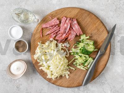 Salotas su Pekino kopūstu ir sausainiais Žingsnis 1