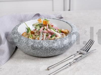 Salotas su Pekino kopūstu ir sausainiais pagrindine nuotrauka