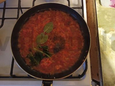 Lašiša su daržovėmis pomidorų padaže Žingsnis 2