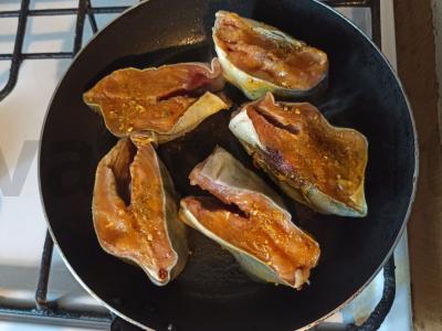 Lašiša su daržovėmis pomidorų padaže Žingsnis 3