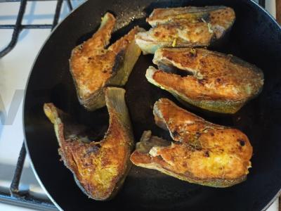 Lašiša su daržovėmis pomidorų padaže Žingsnis 4