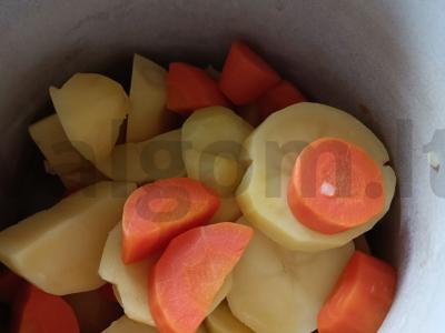 Bulvių kotletai su daržovėmis Žingsnis 1