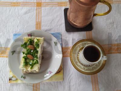 Pusryčiai su kava ir kamamberu pagrindine nuotrauka