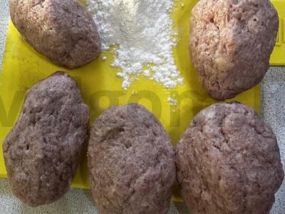 Švelnios kotletai su pienu Žingsnis 4