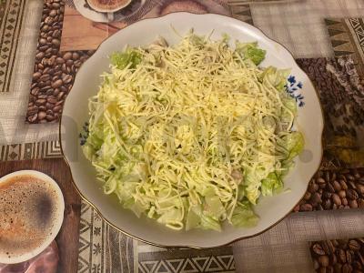 Salotas „Lorencijo“ su vištienos filė ir Cezario padažu pagrindine nuotrauka