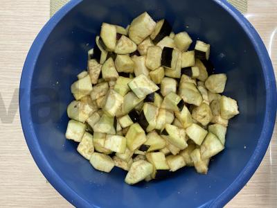 Šiltas salotas su baklažanais ir varškės sūriu Žingsnis 1