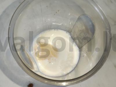 Bananų pieno kokteilis su grietinėlėmis Žingsnis 2