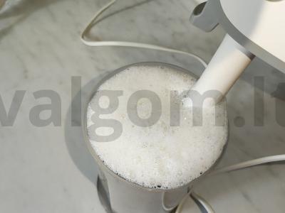 Bananų pieno kokteilis su grietinėlėmis Žingsnis 4