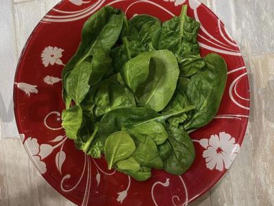 Lengvas salotas su lašiša ir špinatais Žingsnis 1