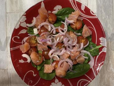 Lengvas salotas su lašiša ir špinatais Žingsnis 4