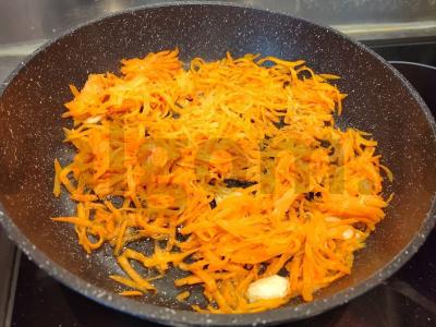 Ryžiai su daržovėmis ir grybais kaip garnyras Žingsnis 6