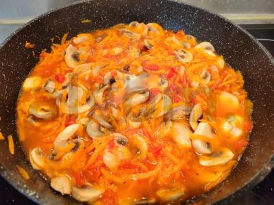 Ryžiai su daržovėmis ir grybais kaip garnyras Žingsnis 10