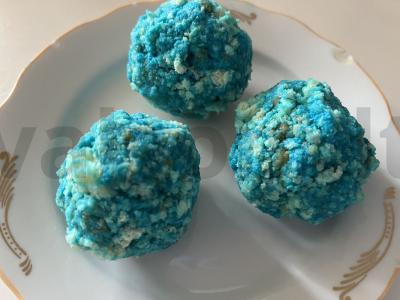 Biskvitiniai pyragaičiai „Mėlyni debesys“ pagrindine nuotrauka