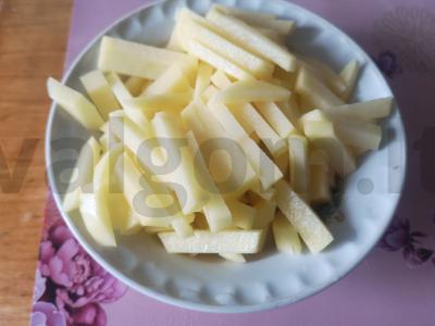 Mėsos solianka su kiaulės liežuviu ir dešromis Žingsnis 2