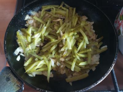 Mėsos solianka su kiaulės liežuviu ir dešromis Žingsnis 6