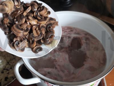 Mėsos solianka su kiaulės liežuviu ir dešromis Žingsnis 8