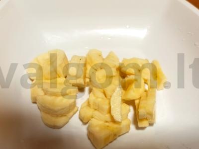 Jogurtinis desertas su obuoliu ir bananais Žingsnis 2