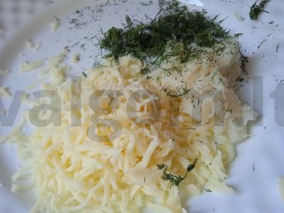 Bagetas su rūkytomis dešromis, alyvuogėmis ir keptu česnaku Žingsnis 2