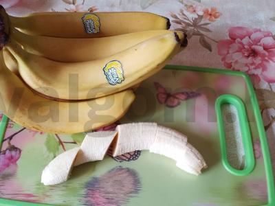 Vasaros smoothie su agrastais, bananais ir mineraliniu vandeniu Žingsnis 1