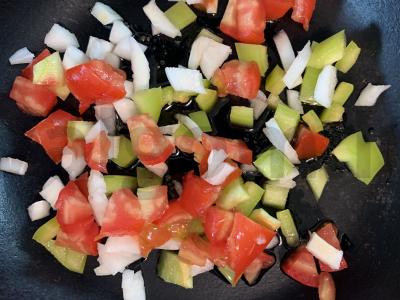 Įdarytos cukinijos su ryžiais ir daržovėmis Žingsnis 3