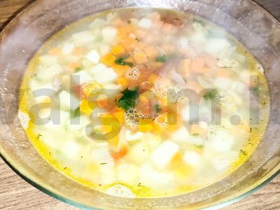 Žirnių sriuba su rūkytomis dešromis pagrindine nuotrauka