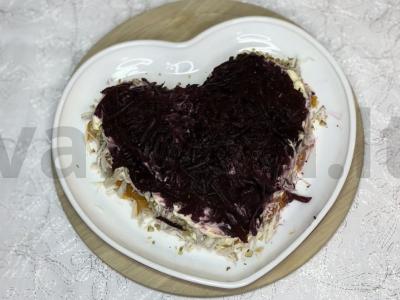 Salotas „Rubino širdis“ su vištienos krūtinėle Žingsnis 6