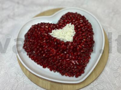 Salotas „Rubino širdis“ su vištienos krūtinėle pagrindine nuotrauka