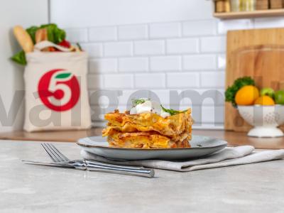 Paprasta klasikinė lazanja su faršu orkaitėje pagrindine nuotrauka