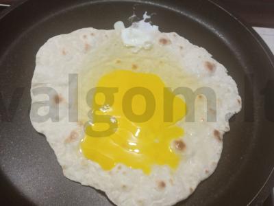 Sūrio omletas pusryčiams Žingsnis 1