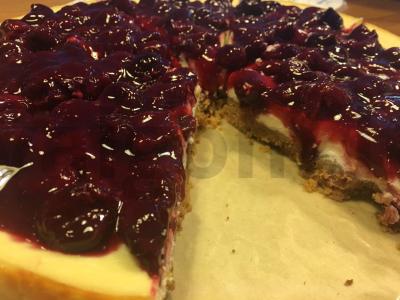 Vyšnių sūrio pyragas pagrindine nuotrauka