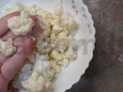 Žiedinės kopūstų apkepas su sūriu ir česnaku Žingsnis 1