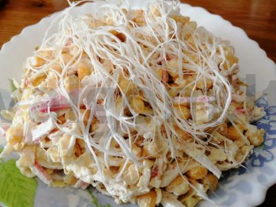 Salotas su rūkytu sūriu „Voratinklis“ pagrindine nuotrauka