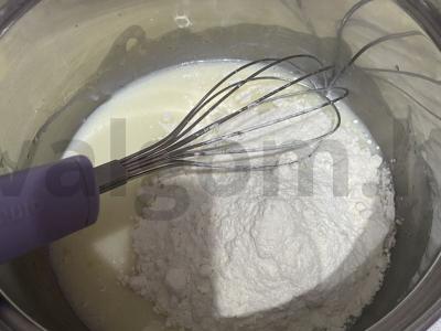 Plonos blynai su kondensuotu pienu Žingsnis 2