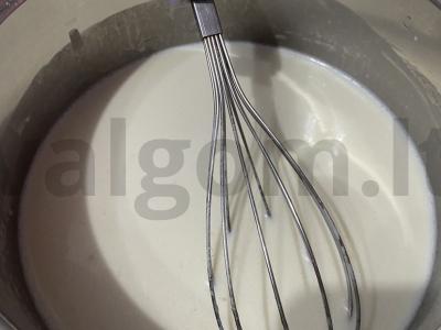 Plonos blynai su kondensuotu pienu Žingsnis 3