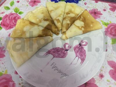 Plonos blynai su kondensuotu pienu pagrindine nuotrauka