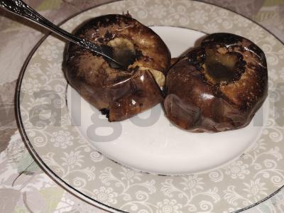 Kepti obuoliai su baltu vynu pagrindine nuotrauka