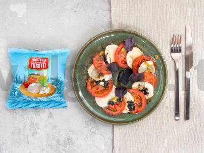 Pomidorai su mocarela ir baziliku pagrindine nuotrauka